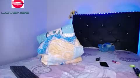 Snapshot of darlyng_cazanova chatting on 12, 10, 2025 louis davila online show from 12, 10, 2025