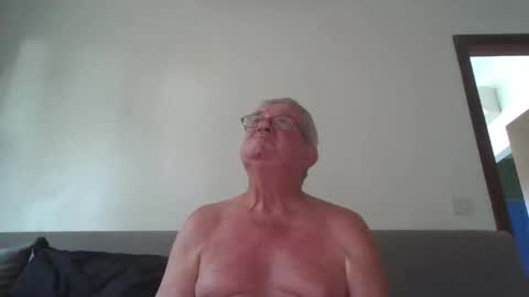 Snapshot of darwincock chatting on 11, 4, 2026 darwincock online show from 11, 4, 2026