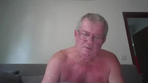 Snapshot of darwincock chatting on 21, 4, 2026 darwincock online show from 21, 4, 2026