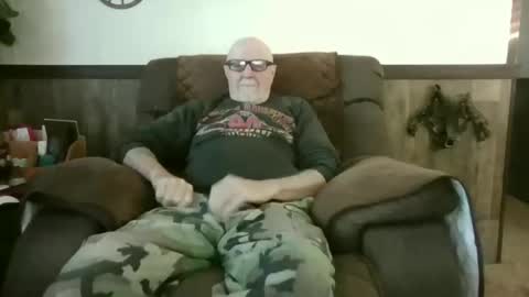 Snapshot of dave571960 chatting on 8, 6, 2026 dave571960 online show from 8, 6, 2026