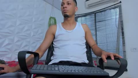 Snapshot of dave_skinnycum420 chatting on 12, 9, 2025 dave online show from 12, 9, 2025