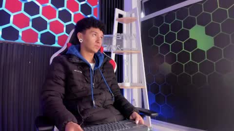 Snapshot of david_banks_ chatting on 4, 4, 2026 David online show from 4, 4, 2026