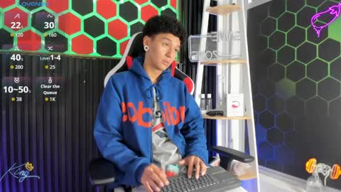 Snapshot of david_banks_ chatting on 6, 4, 2026 David online show from 6, 4, 2026