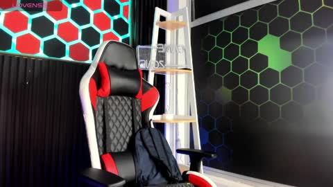 Snapshot of david_banks_ chatting on 8, 4, 2026 David online show from 8, 4, 2026