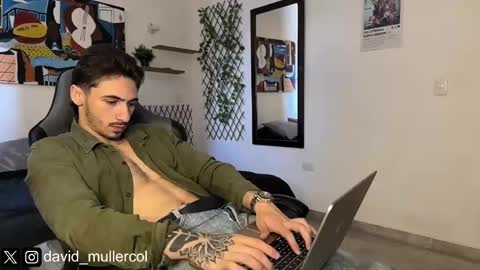 Snapshot of david_muller_ chatting on 23, 9, 2025 David online show from 23, 9, 2025