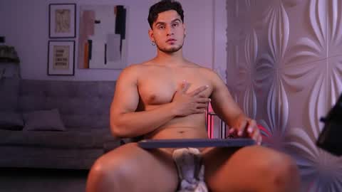 Snapshot of davies_brown chatting on 22, 4, 2026 Davies brown schedule 12pm to 5pm col time online show from 22, 4, 2026