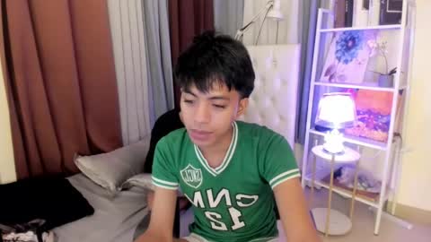 Snapshot of davincihugecock chatting on 22, 4, 2026 daniel online show from 22, 4, 2026