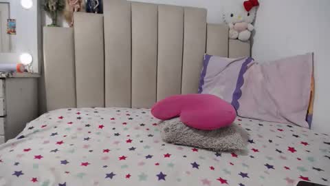 instagram  catherin dayana reina online show from 27, 2, 2026