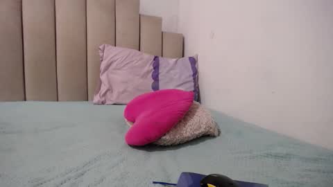 instagram  catherin dayana reina online show from 8, 4, 2026