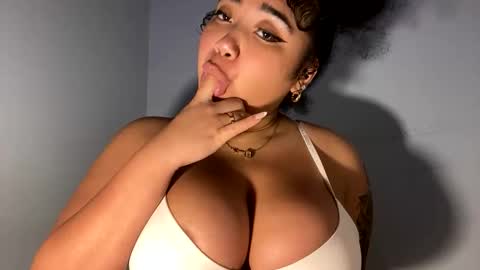 Snapshot of dayqueen1 chatting on 4, 6, 2026 dayqueen1 online show from 4, 6, 2026