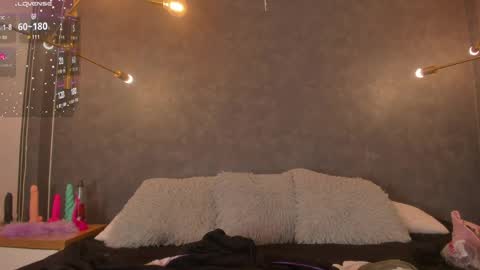 DAYRA ANGELS online show from 7, 4, 2026