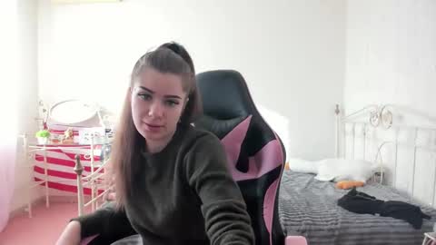 dazdrasmigdasue online show from 19, 2, 2025