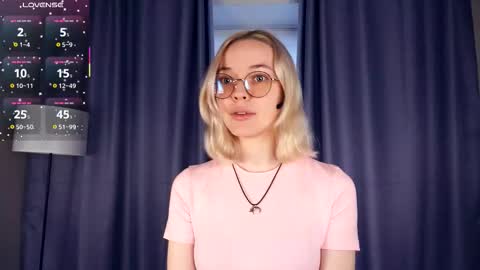 Charlie 18yo online show from 6, 11, 2025