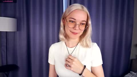 Charlie 18yo online show from 14, 11, 2025