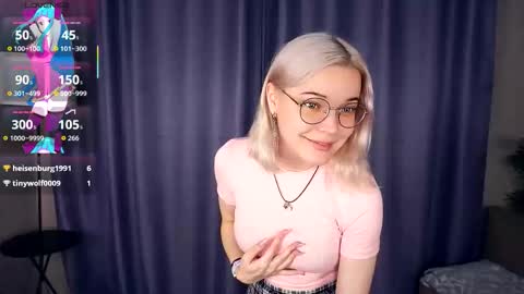 Charlie 18yo online show from 22, 11, 2025