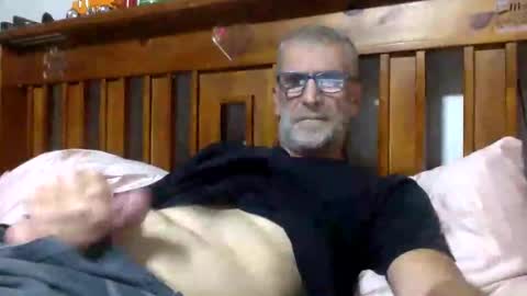 deanofflove2210 online show from 9, 1, 2025