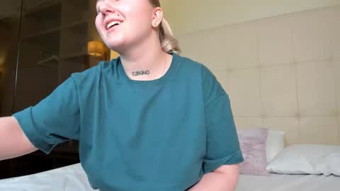 Debbie Mon Tue Fri Sun Sat GMT 3 1000am - 0400pm  online show from 16, 10, 2025