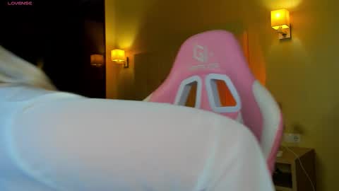 Debbie Mon Tue Fri Sun Sat GMT 3 1000am - 0400pm  online show from 9, 2, 2026