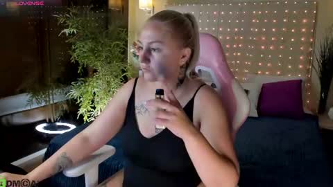 Snapshot of debbie_taylor chatting on 23, 7, 2026 Debbie Mon Tue Fri Sun Sat GMT 3 1000am - 0400pm online show from 23, 7, 2026