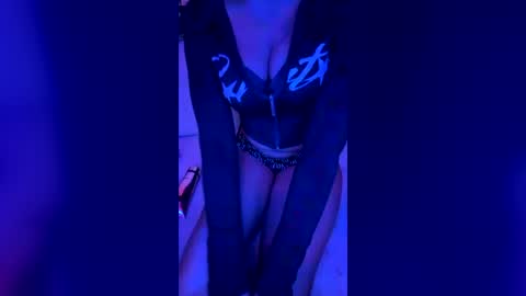 Snapshot of debby0606 chatting on 13, 7, 2026 white dragon online show from 13, 7, 2026