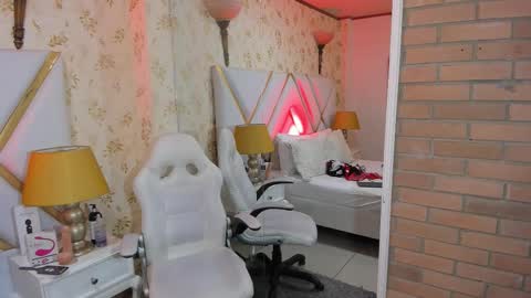 deboralombardii online show from 8, 9, 2025