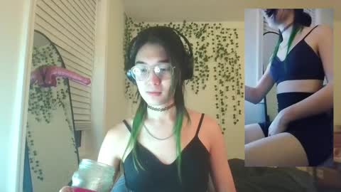 Snapshot of deciduousdoll chatting on 11, 9, 2025 deciduousdoll online show from 11, 9, 2025