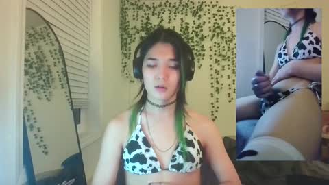 Snapshot of deciduousdoll chatting on 18, 9, 2025 deciduousdoll online show from 18, 9, 2025