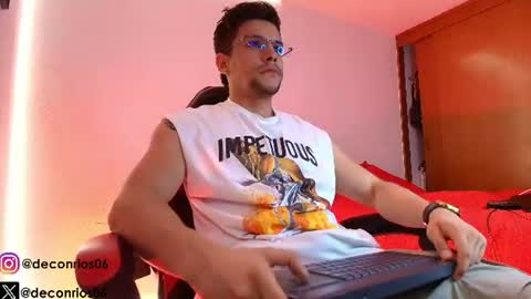 Snapshot of deconrios chatting on 16, 6, 2026 Santiago online show from 16, 6, 2026