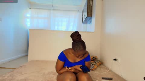 Snapshot of deeloverxx chatting on 1, 4, 2026 Dee online show from 1, 4, 2026