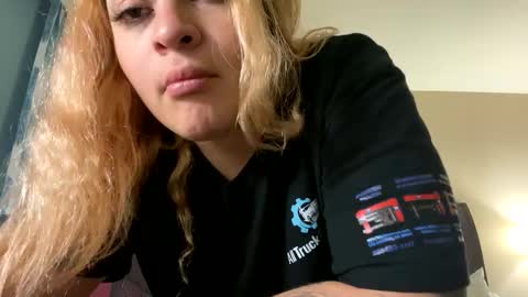 Camila Palacios online show from 10, 3, 2025