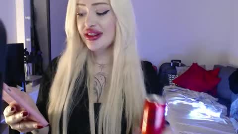 Snapshot of deewhitee chatting on 29, 4, 2026 Jenna online show from 29, 4, 2026