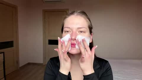 Mila online show from 11, 4, 2026