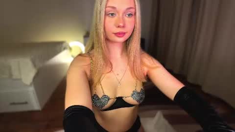 Snapshot of delanona chatting on 4, 7, 2026 Dia online show from 4, 7, 2026