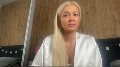 Snapshot of delicious_cloud chatting on 22, 5, 2026 Mia online show from 22, 5, 2026