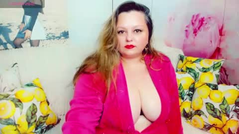 Snapshot of delinnia chatting on 10, 7, 2026 Margo online show from 10, 7, 2026