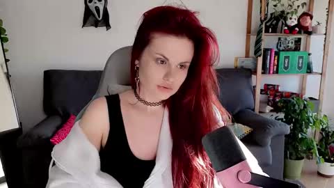 dellacrush_ online show from 2, 12, 2025