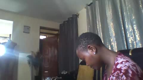 dellarine517299 online show from 8, 11, 2025