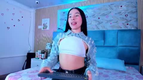 Snapshot of delphine_doll chatting on 4, 6, 2026 Delia online show from 4, 6, 2026