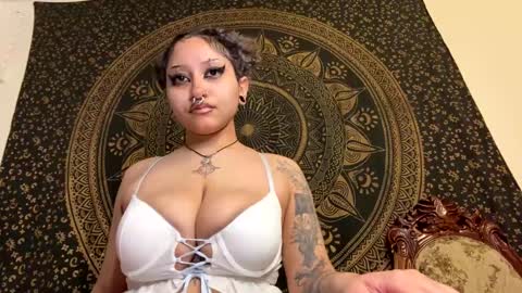 Snapshot of deluxxxeblu chatting on 3, 1, 2025 TankinBody online show from 3, 1, 2025