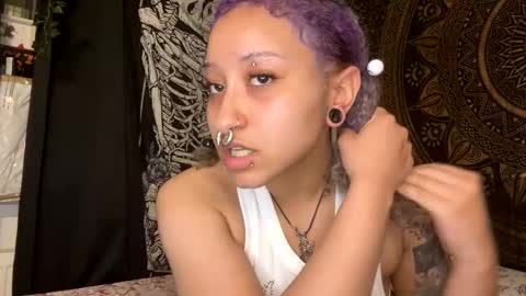 Snapshot of deluxxxeblu chatting on 21, 1, 2025 TankinBody online show from 21, 1, 2025