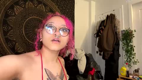 Snapshot of deluxxxeblu chatting on 28, 2, 2025 TankinBody online show from 28, 2, 2025