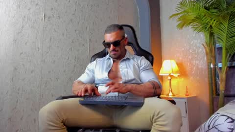 dennis_cox_ online show from 1, 2, 2025