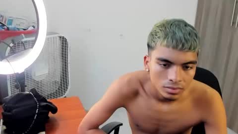 Snapshot of dereck_dosantos chatting on 13, 3, 2026 dereck_dosantos online show from 13, 3, 2026