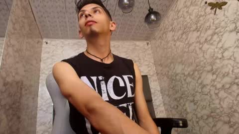 Snapshot of dereck_monroe chatting on 19, 12, 2025 Dereck online show from 19, 12, 2025