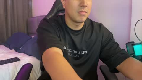 Snapshot of dereckbrownn chatting on 3, 2, 2025 Dereck online show from 3, 2, 2025