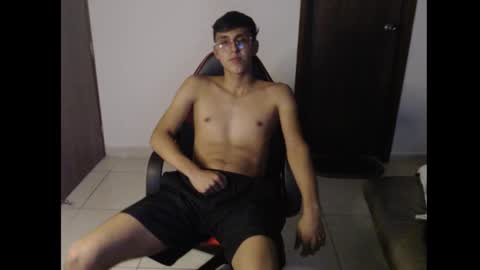 Snapshot of derek_135 chatting on 16, 9, 2025 Derek online show from 16, 9, 2025