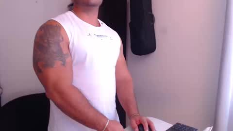 Snapshot of derek_group chatting on 11, 9, 2025 Derek online show from 11, 9, 2025