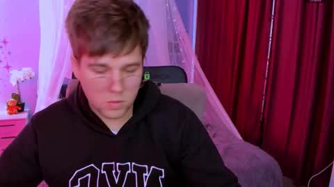 derek_hawk_ online show from 21, 3, 2026