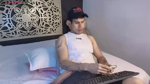 Snapshot of derek_voss chatting on 25, 5, 2026 derek_voss online show from 25, 5, 2026