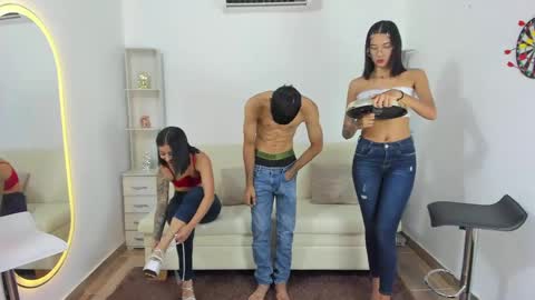 Snapshot of desiredworld_ chatting on 7, 6, 2026 JASMINE - DARWIN - MEGAN - JUANCA online show from 7, 6, 2026